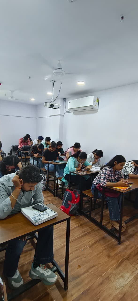 Vinay Academyyyy classroom with students and teacher